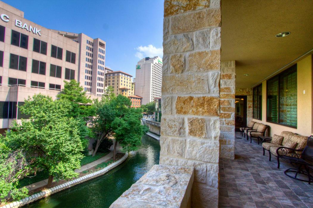 Embassy Suites by Hilton San Antonio Riverwalk Downtown Slide 4